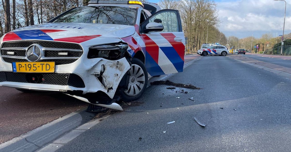 (bron: https://www.gelderlander.nl/112-nieuws-berg-en-dal/politieauto-botst-met-personenauto-forse-schade~a0861177/)