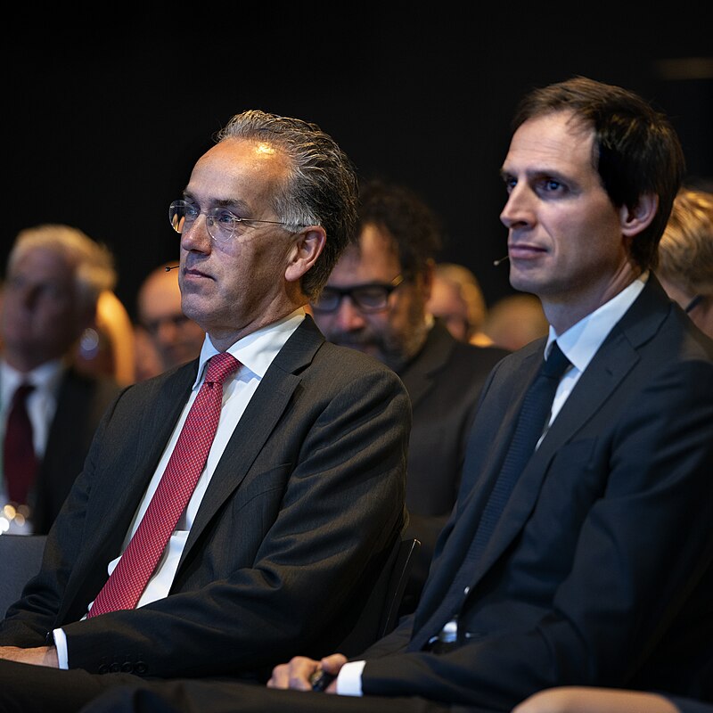 Secretaris-generaal Paul Huijts met minister Wopke Hoekstra van Buitenlandse Zaken, 2022