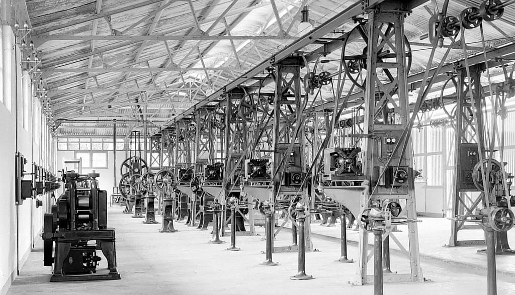 De tubemakerij van de opiumfabriek te Weltevreden, Java, datum onbekend. 