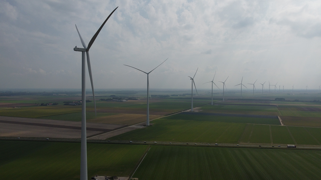 Bron foto: https://www.omroepflevoland.nl/nieuws/449460/omwonenden-windpark-krijgen-deels-gelijk-metingen-tonen-bromgeluiden-van-windmolens-in-dronten
