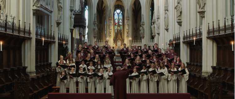 De leden van de Schola Cantorum 's-Hertogenbosch in hun traditionele kovels. (Foto: 2019, Hans Borgman)