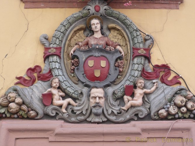 Twee Cornucopia en heraldiek, in de straten van Heidelberg