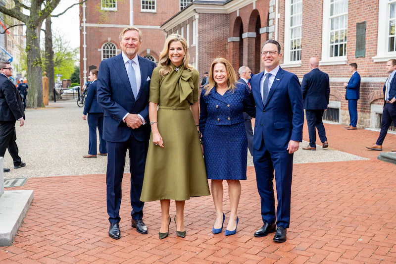 Het koningspaar met gouverneur Shapiro en zijn vrouw Lori. © NLBeeld