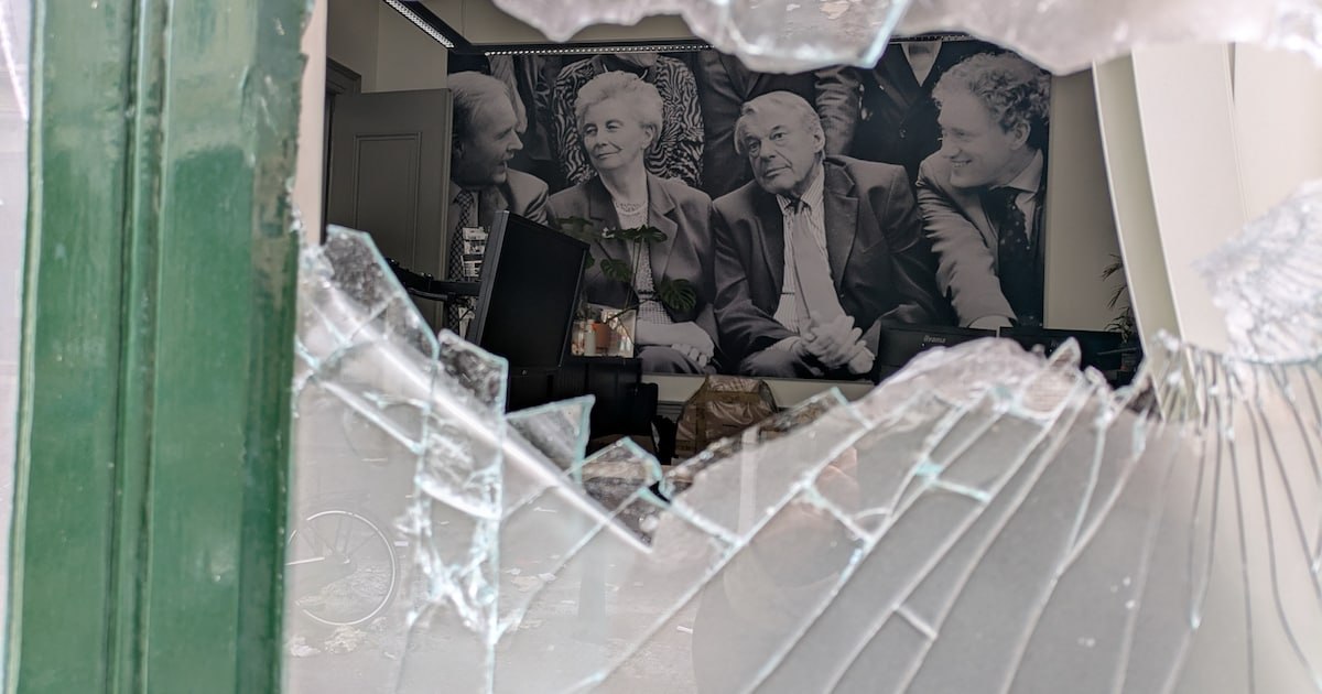 Schade aan het D66-kantoor na extreemrechtse protesten op het Malieveld Den Haag. Bron: Tjeerd Vrij