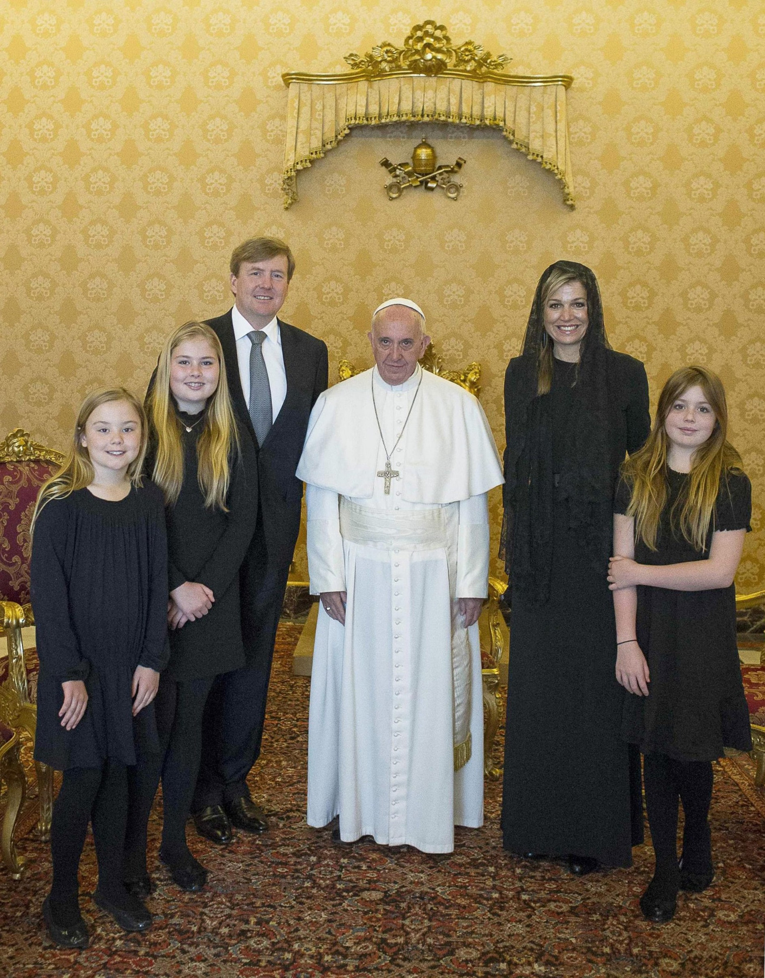 Willem-Alexander en zijn gezin op privé-audiëntie bij paus Franciscus, april 2016. Bron EPA