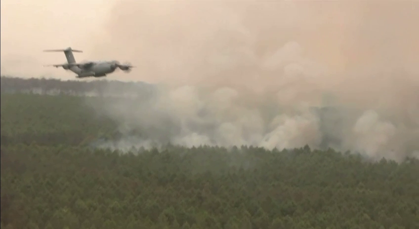 JUST IN - Bordeaux council considering "total evacuation of the city if needed," as wildfires spread in France, with more than 220,000 people displaced since the start of the fires.