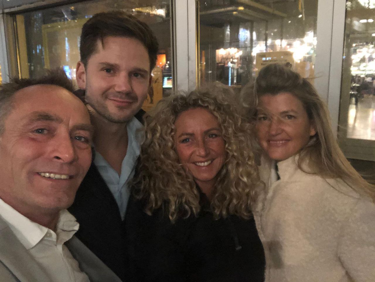 VLNR: Rick Kuitems, Gideon van Meijeren, Alice Bosman, assistente v. Gideon