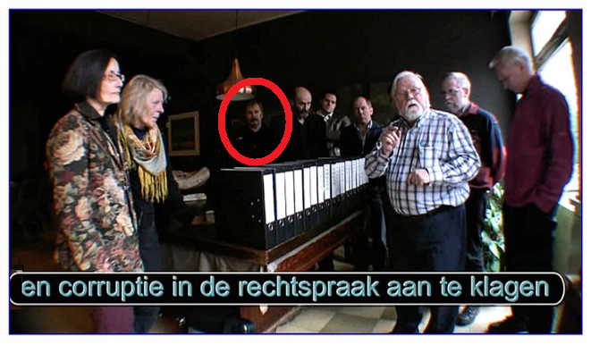 Wie zie je hier op de foto? Van links naar rechts: Farida Sedoc, Gretha Muller-Beukenveld, Neset Temirci (omcirkeld), Jan Parmentier, Erik Verbeek, Gerard Beukenveld, Rob Brockhus, Ad van Rooij en Harry Kerkhof.