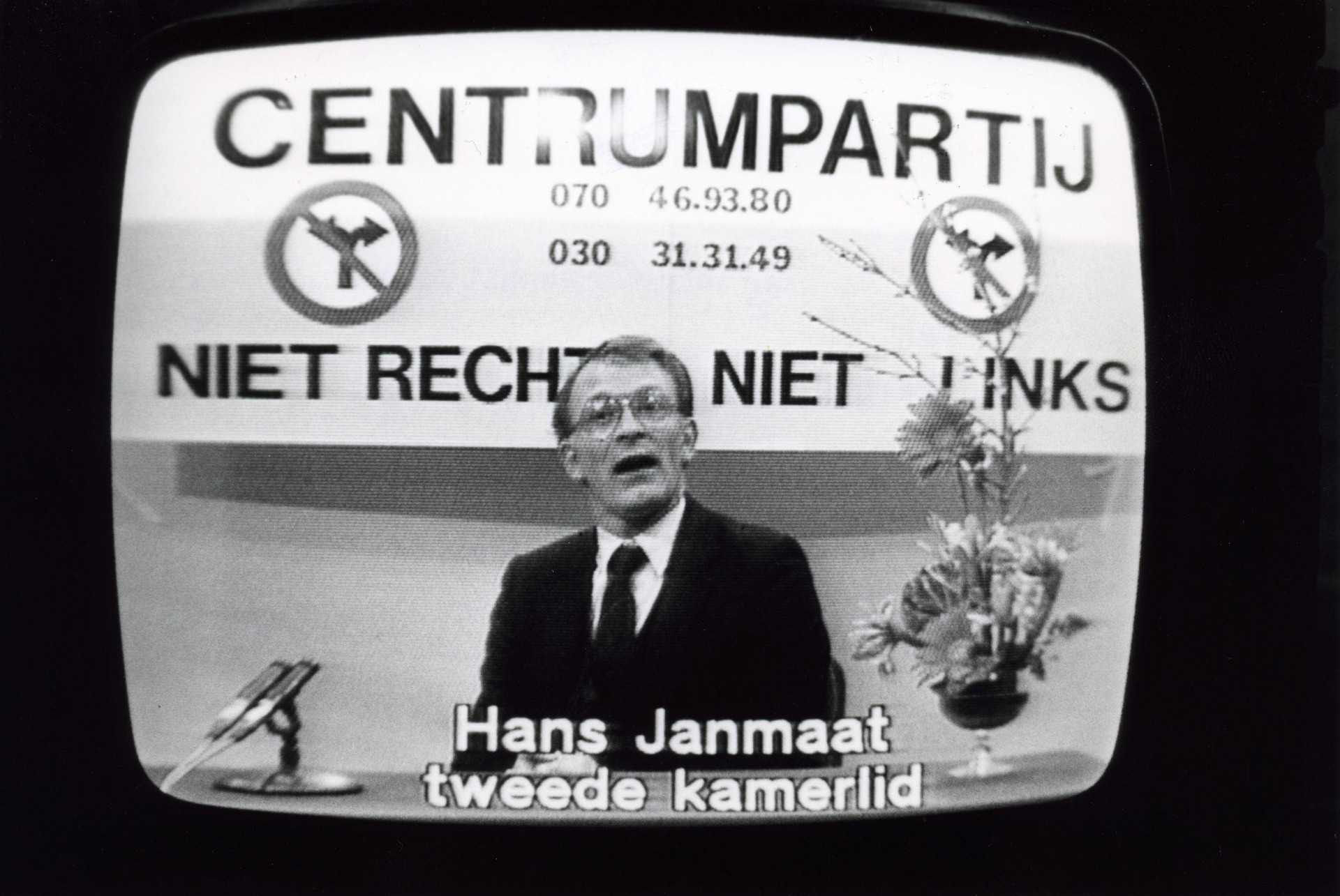 Hans Janmaat tijdens een televisie-uitzending in de Zendtijd voor Politieke Partijen op 8 februari 1984