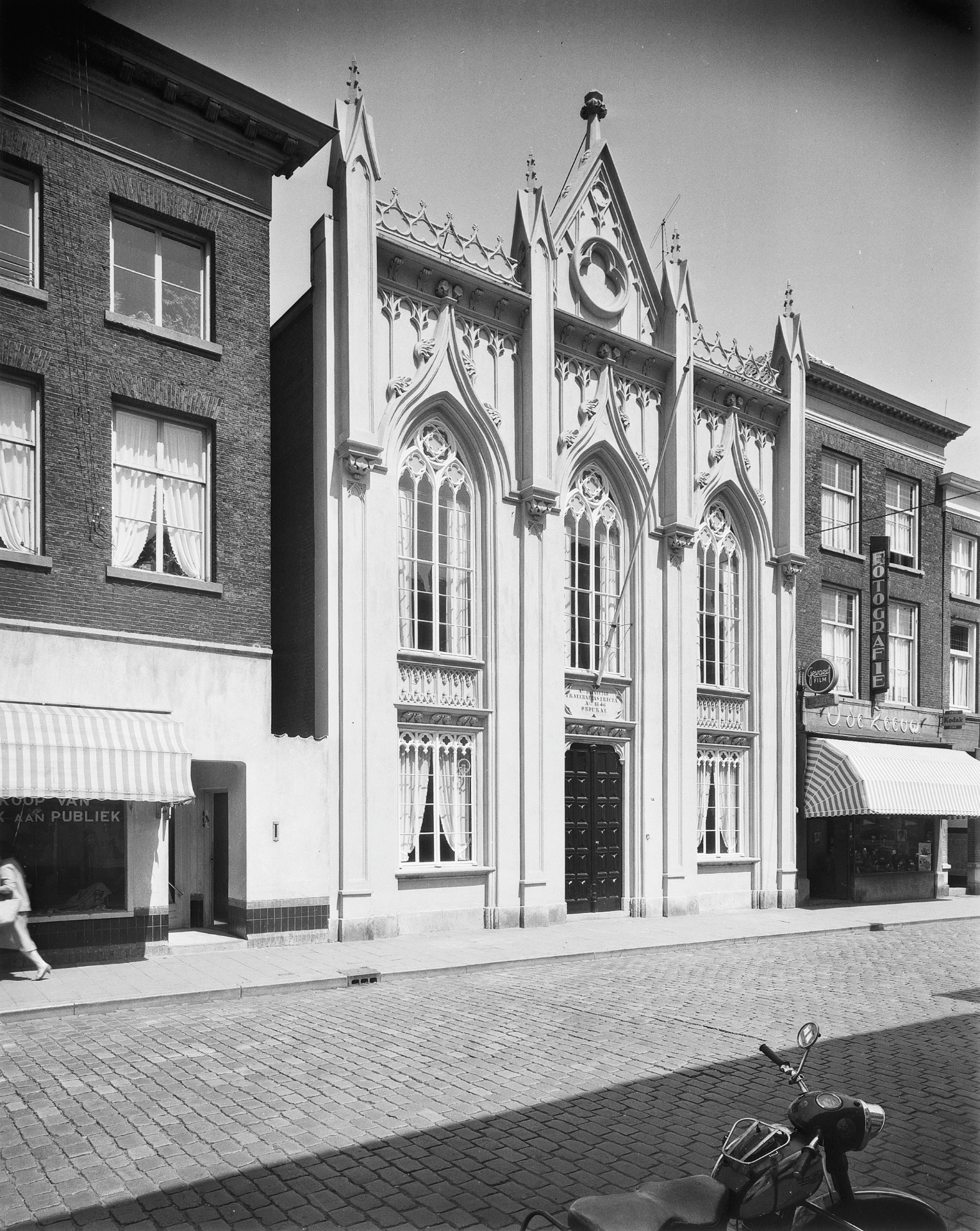 (Bron afbeelding: https://nl.wikipedia.org/wiki/Zwanenbroedershuis#)